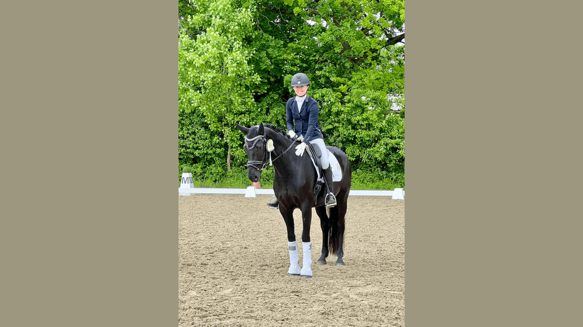 Follow the Stars wins second place in the Dressurpferde A